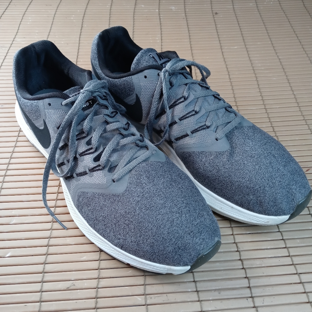 Nike Mens Run Swift 908989-017 Gray Black Running Shoes Sneakers Size 13. 323pm